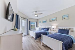 Undersea Retreat: Coastal Charm Walk to Beach Access with Amenities Galore OW4-406