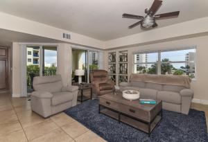 Seaside Bliss Ocean View Balcony Corner Unit Close to Beach Access Pool OW17-307