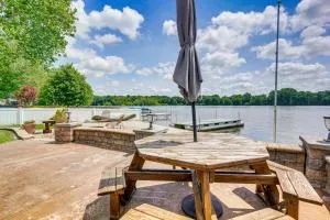 Lakefront Vacation Rental about 10 Mi to Shipshewana! - Lagrange
