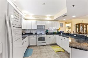 Coastal Bliss: Oceanwalk 9-301 with Sunset Views Resort Amenities