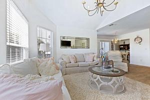 Beachside Elegance: Pool Spa Luxury Retreat Sun Beach Club 888