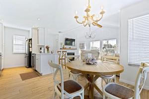 Beachside Elegance: Pool Spa Luxury Retreat Sun Beach Club 888