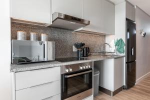 Burmeister 407 -Spacious 1 Bedroom Apartment Across from Ocean