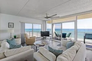 Beautifully decorated oceanfront 33 corner unit in Ocean Condo 401 - Cedar Island