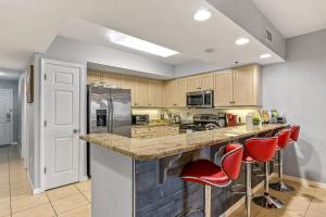 Newly Updated Smoke-Free Sanctuary Designed for 6