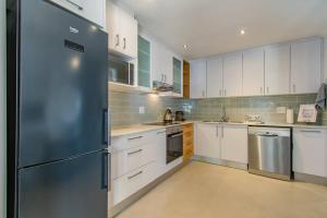 Chic, Cozy, Modern, Secure and Centrally Located