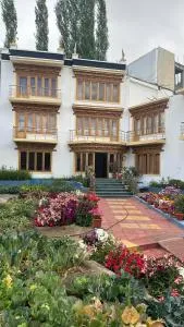 Jiwa Lha House - She