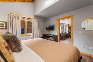 Bugle Pointe B13 by Estes Park Condos