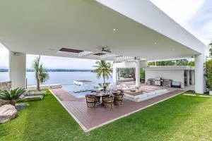 Hermosa casa junto al lago con infinity pool & jacuzzi - Estudiante