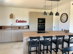 Maisons de vacances Maison Neuve 3 Chambres avec jardin a 200m du port de la Teste : photos des chambres