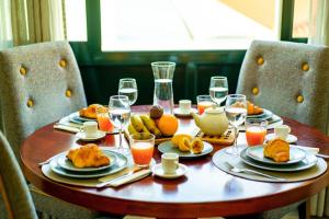 Enjoy the city center at fully equipped 2 BR 5 Min walk to beach & market - 4hvězdičkové hotely ve městě Funchal