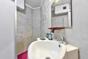 Central Two Bedroom Apartment