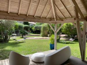 De la suite dans les oliviers