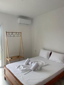 Ambelas Guest Rooms 4