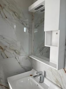 Ambelas Guest Rooms 4