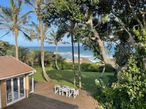 Palm Sands Beach House - 22 sleeper - Southport