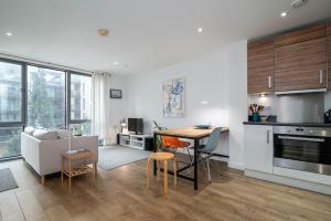 GuestReady - Chic stay with balcony in London