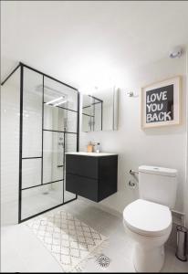 Relaxing Nest with Hydromassage Shower