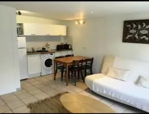 Appartement lumineux avec balcon au coeur de Paris - باريس