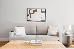 West Village 1br w wd nr Pier 46 NYC-897