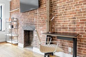 West Village 1br w wd nr Pier 46 NYC-897