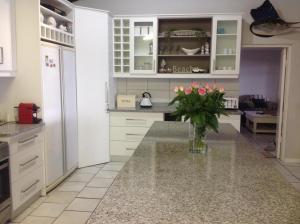 Palm Sands Beach House - 22 sleeper