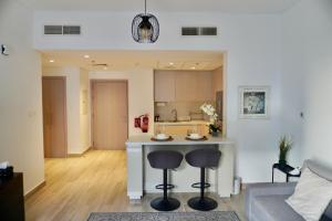 Modern 1BR Yas Island Pool, Gym, Parking