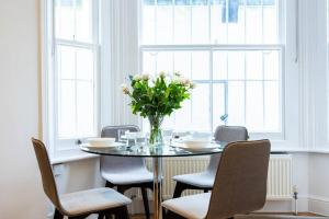 Smart Kensington Retreat 2BR