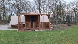 Campings les cabanes du tertre : photos des chambres