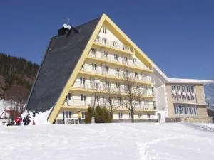 Aparman Čakanka - Háromrevuca