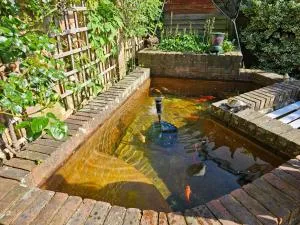 The Pond House - Ifield