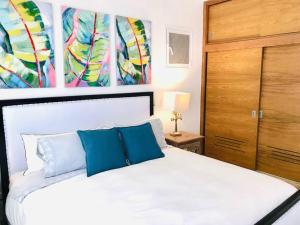 Amazing Beach front apt at playa bonita los delfines building #A1