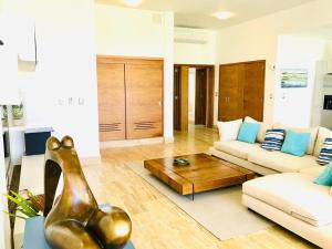 Amazing Beach front apt at playa bonita los delfines building #A1