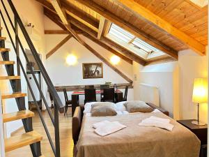 Riverside Palace Apartments