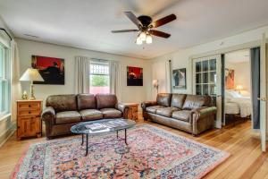 Cozy Elkhart Lake Apartment Walk to Town and Dining - 3hvězdičkové hotely ve městě Elkhart Lake