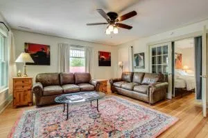 Cozy Elkhart Lake Apartment Walk to Town and Dining - 马尼托沃克