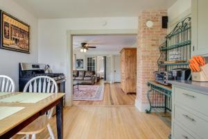 Cozy Elkhart Lake Apartment Walk to Town and Dining