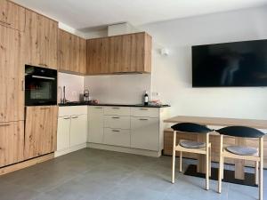 Emma`s Riva-Dream deluxe - sonnige 2-Zimmer-Wohnung mit privatem Parkplatz und Terrasse in Riva del Garda