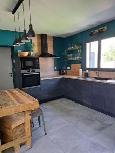 Villas Villa spacieuse et elegante en campagne a Fontvieille offrant sauna : photos des chambres