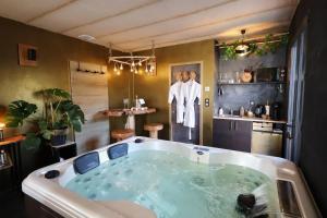 Villa spacieuse et élégante en campagne à Fontvieille offrant sauna