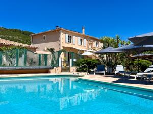 B&B / Chambres d'hotes Melisande au pays des orjouliers : Chambre Double - Vue sur Piscine