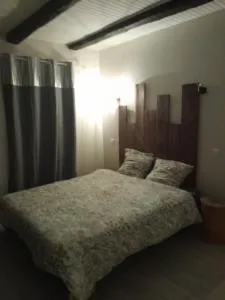 Maison en pierre rouge du vallon - Clairvaux-dʼAveyron