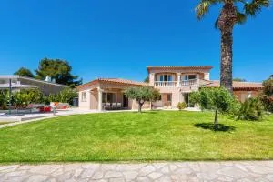 Villa Pitou, Piscine chauffée, 200m plage - Cité des Bormettes