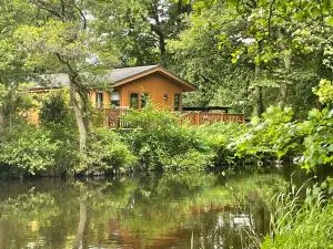 Riverbank Lodge - Crook of Devon