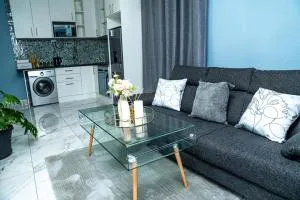 Joy-Treats - Apt 3 - Alexandra