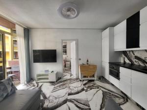 2 Bedrooms Flat + Balcony + Parking at Las Canteras Beach