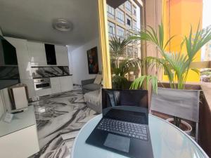 2 Bedrooms Flat + Balcony + Parking at Las Canteras Beach