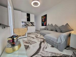 2 Bedrooms Flat + Balcony + Parking at Las Canteras Beach