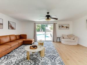 Charming 5 Bedroom Granada Hills House with Pool