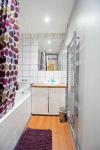 Battersea Apartment near Battersea Power Station Private Rooms or Entire Flat